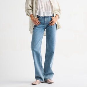 Abercrombie & Fitch High Rise 90’s Relaxed Jeans Medium Wash size 6